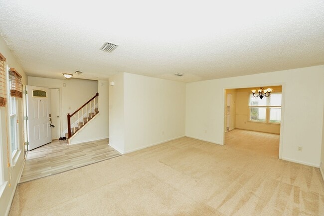 Building Photo - Gourmet Kitchen!