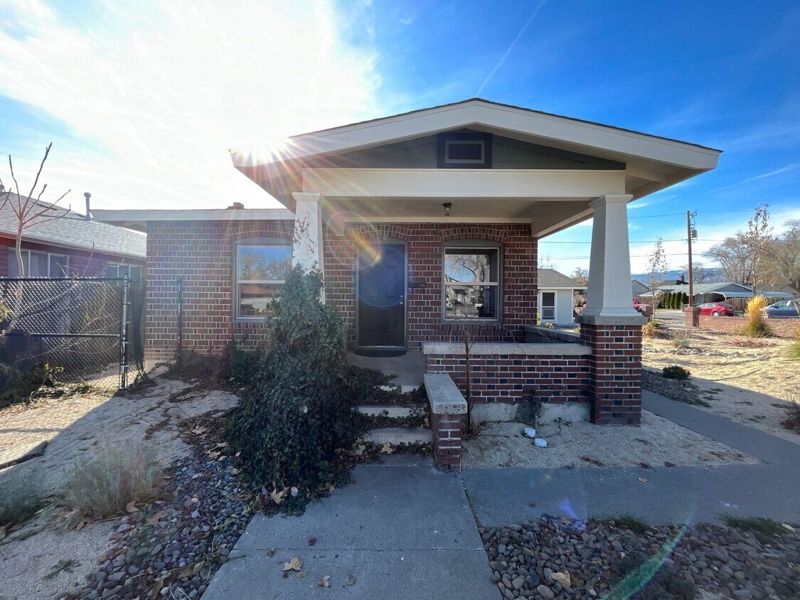 Primary Photo - 1561 G St