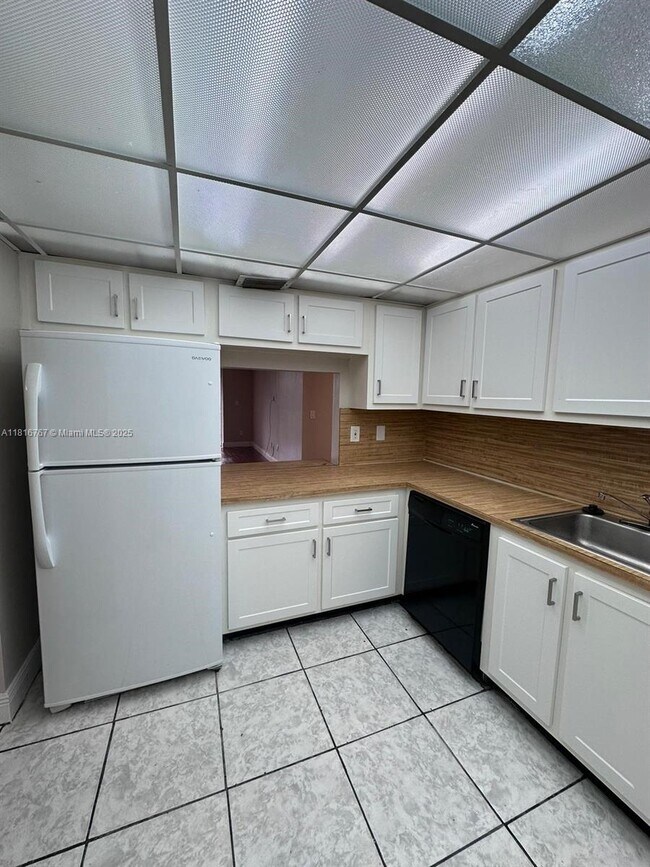 Foto del edificio - 3390 Foxcroft Rd