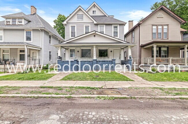 Foto del edificio - 2345 N Kenwood Ave