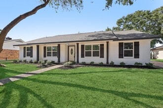 Building Photo - 15322 Torry Pines Rd