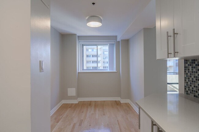 Photo du bâtiment - Drummond Plaza