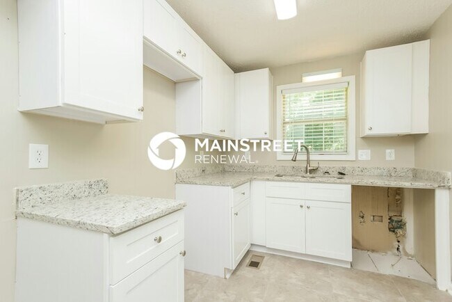 Building Photo - 3 Bedroom Pet-Friendly Home in Dallas, GA with Main Street Renewal