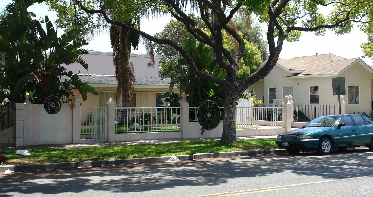 Foto del edificio - 615 Cypress Ave