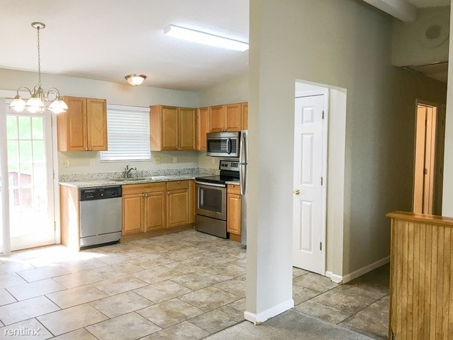 Building Photo - 3 br, 2.5 bath House - 2104 Del Rio Dr
