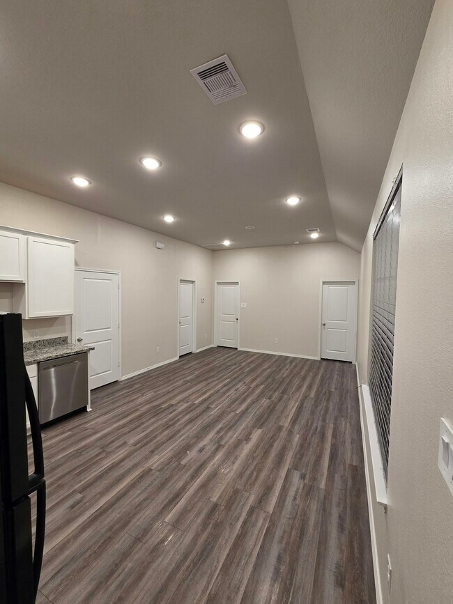 Foto del edificio - 11726 White Cedar St