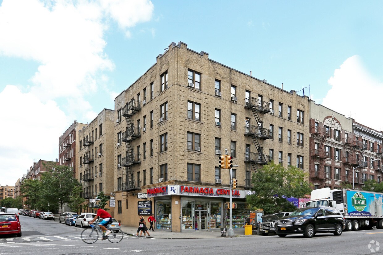Primary Photo - 102-110 Nagle St