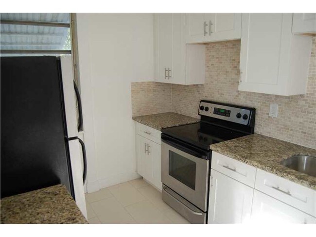 Foto del edificio - 2821 NW 7th Ct