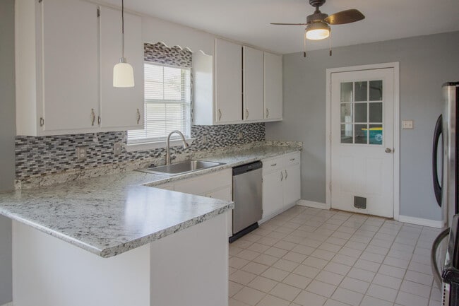 Building Photo - 479 Cascabellas St