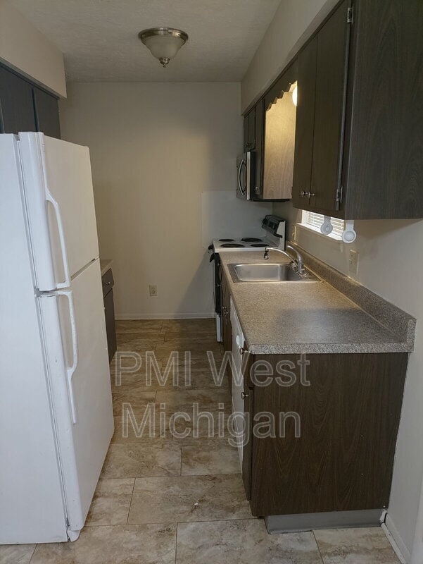 Building Photo - 4254 Bond St