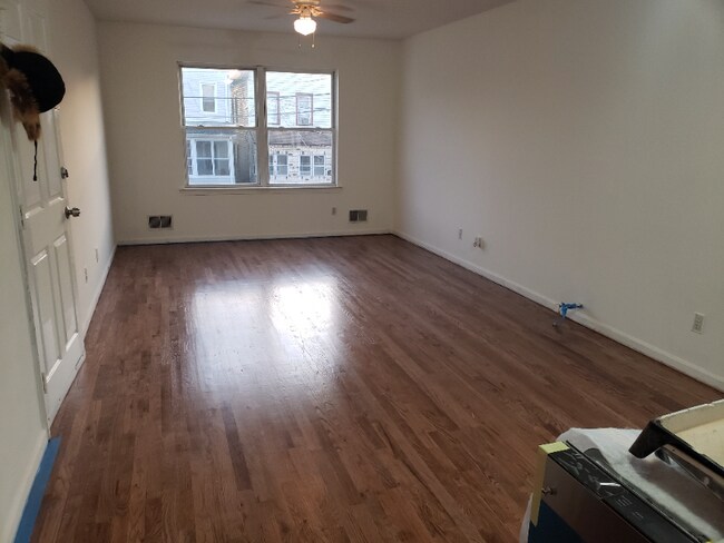 Building Photo - 857 Martin St