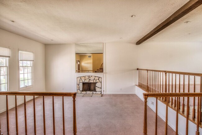 Building Photo - 4546 E Blue Jay Ave