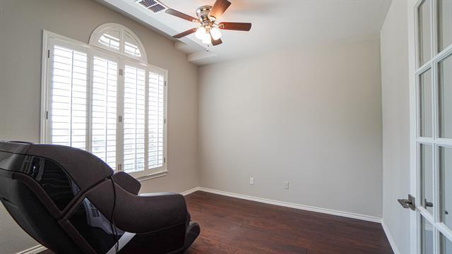 Building Photo - 2210 Garden Crest Dr