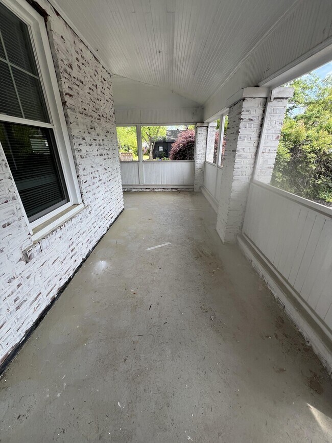 Foto del edificio - 214 W Buena Vista Ave