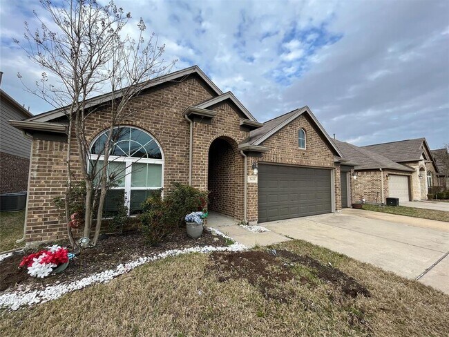 Building Photo - 5419 Seabird St