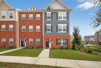 Building Photo - 8760 Mimosa Ave