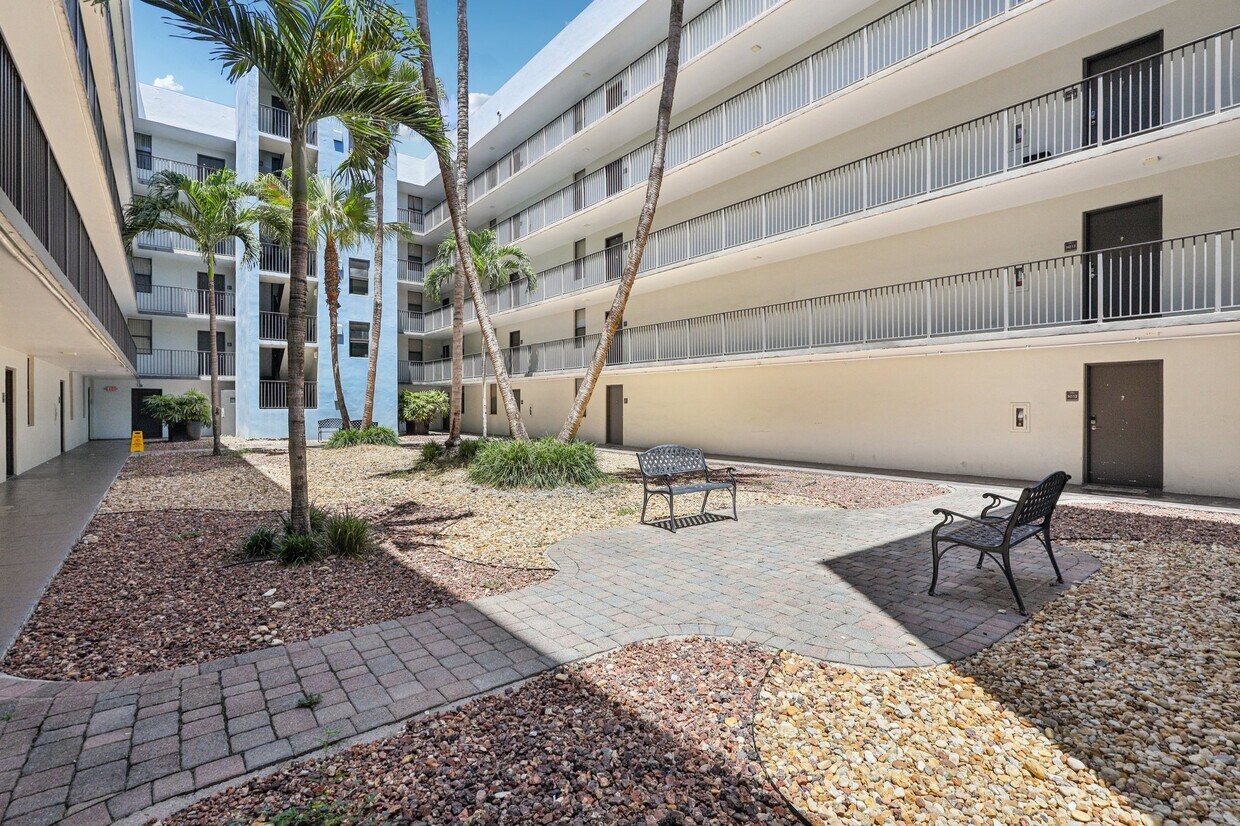 Doral Family Journal - August 2024 by DORAL FAMILY JOURNAL - Issuu, image size:1240x826