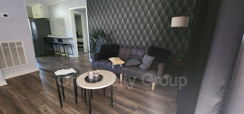 Foto principal - 3339 Simmons St