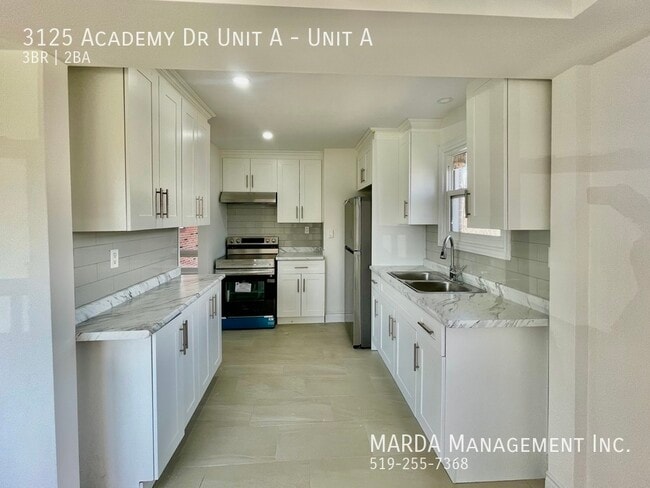 Building Photo - STUNNING 3 BED/1.5 BATH MAIN UNIT + HYDRO, 60% OF GAS & 60% OF WATER!