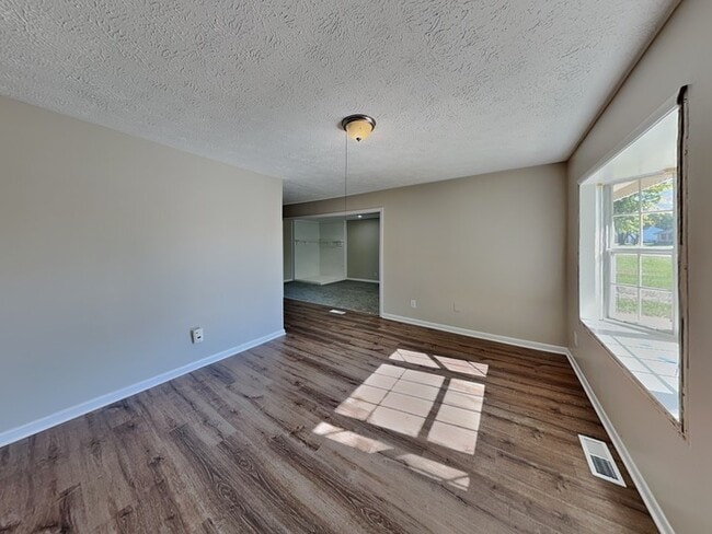 Building Photo - 83 N Wagon Rd