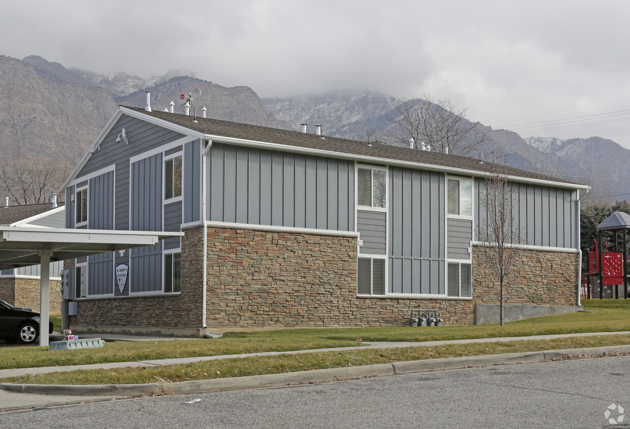 Building Photo - RL Courts