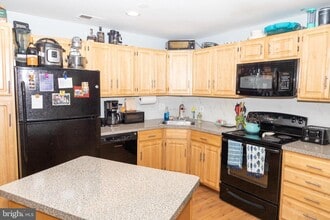 Building Photo - 1319 Forest Dr