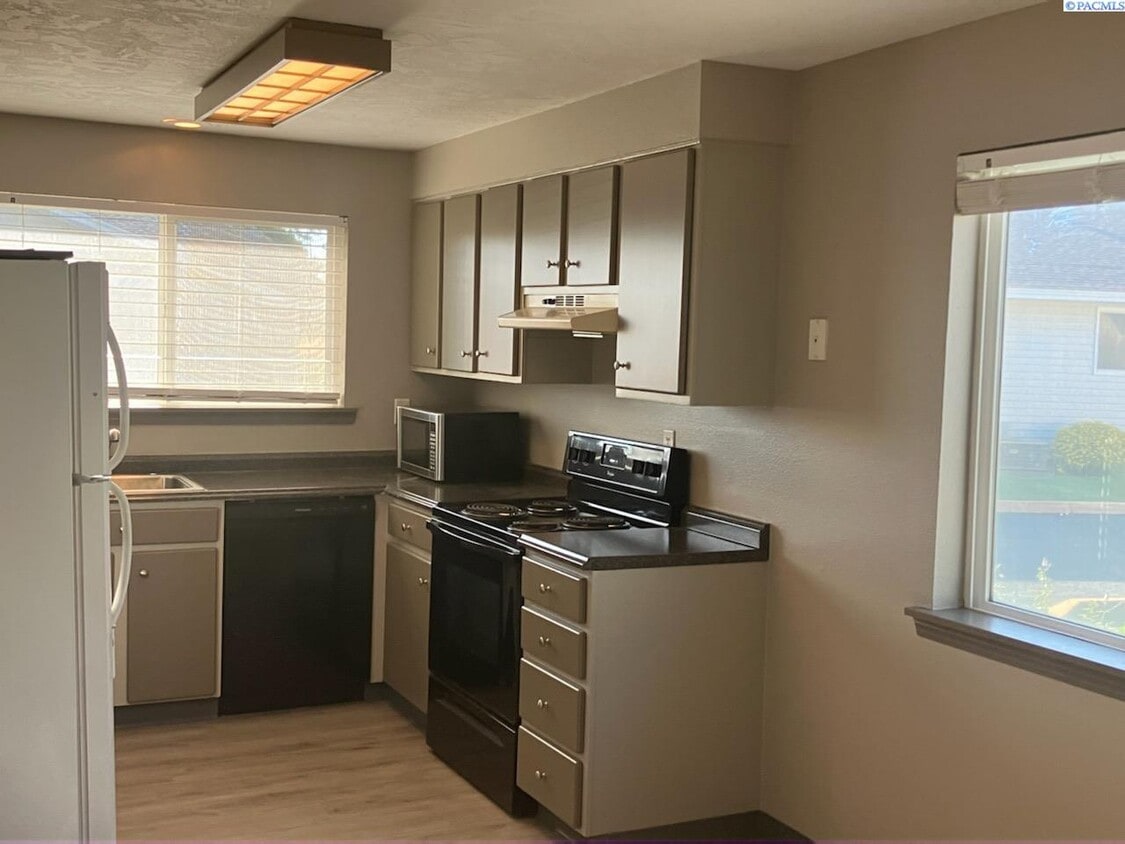 4203 W Kennewick Ave Unit 14, Kennewick, WA 99336 Condo for Rent in