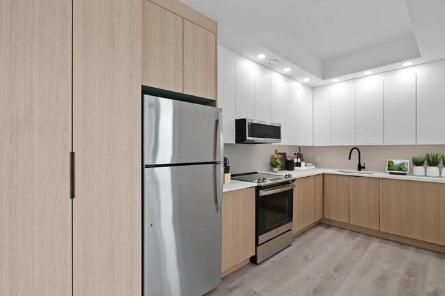 Foto del edificio - 33-52-52 Crescent St