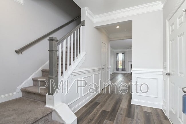 Building Photo - 318 Stillington St