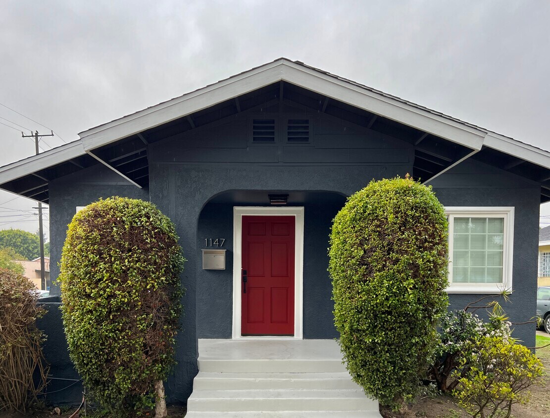 Primary Photo - 1147 S Eucalyptus Ave