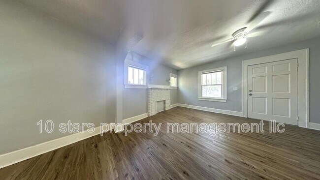 Foto del edificio - 1827 Quincy St S