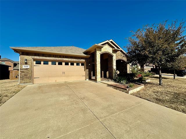 Foto del edificio - 5205 Glen Meadow Dr