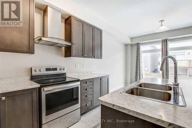 Building Photo - 14 Vaughn Dr