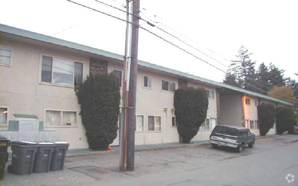 Primary Photo - Shore Wood Court