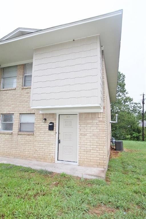 Building Photo - 108 Olive St