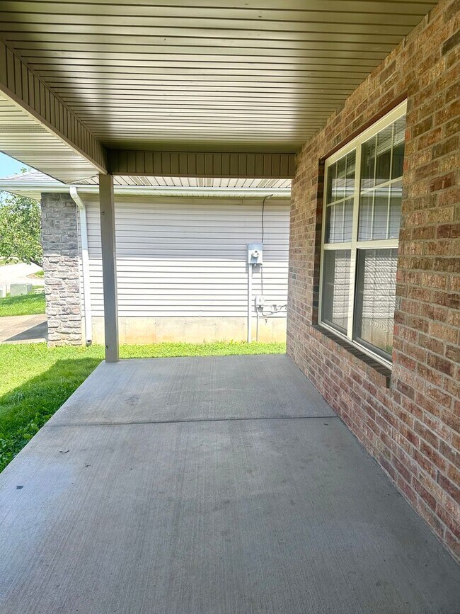 Foto del edificio - Spacious 3 Bedroom Home with 2-Car Garage