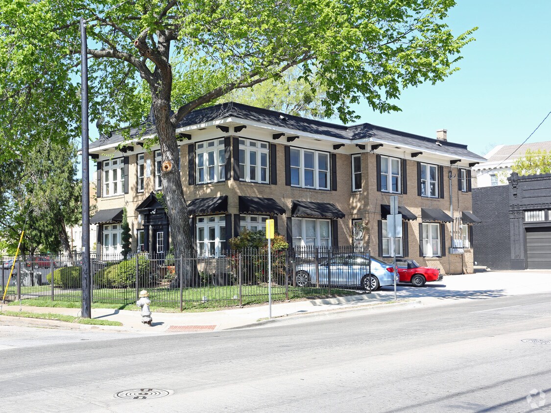Primary Photo - 4029-4035 Junius St
