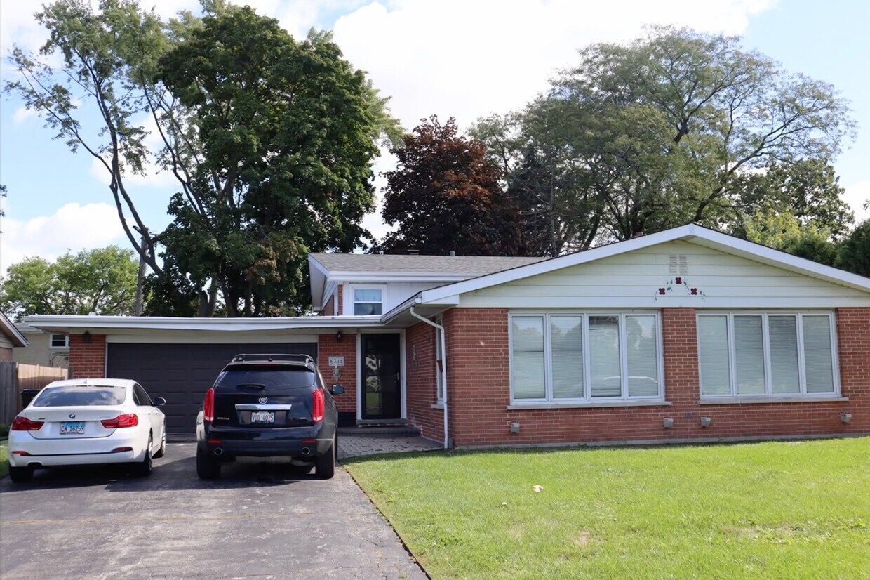 6341 N Lemont Ave, Chicago, IL 60646 House Rental in Chicago, IL