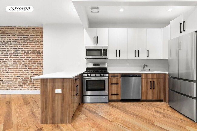 Foto del edificio - 978 Bedford Ave