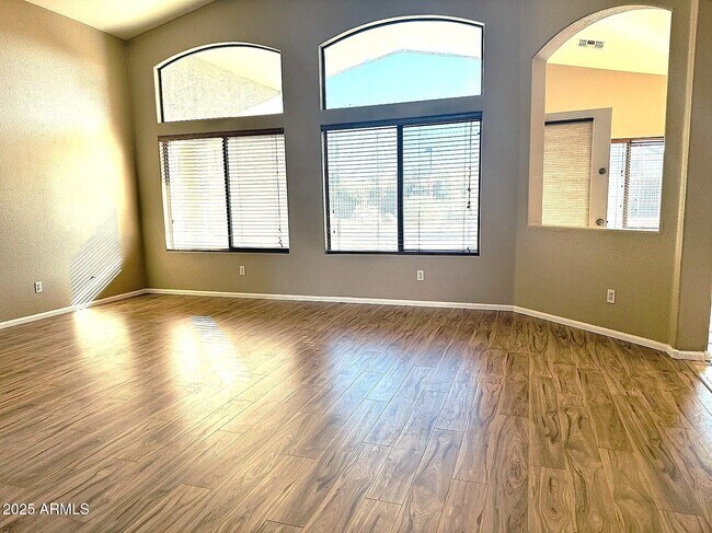 Foto del edificio - 8119 S 47th Ln