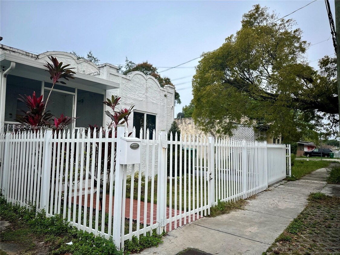 Foto principal - 1284 NW 39th St