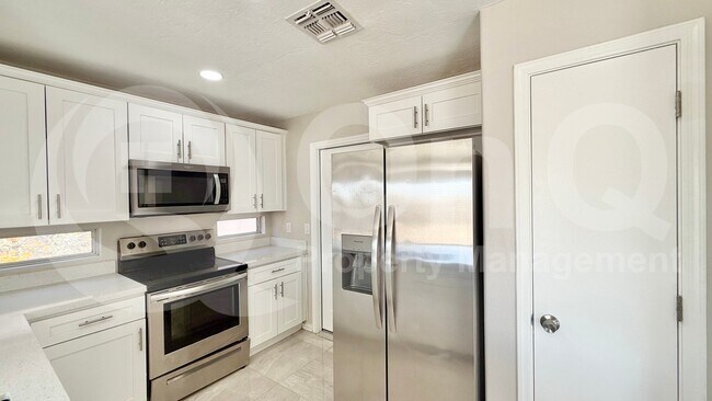Building Photo - 11215 W Heatherbrae Dr