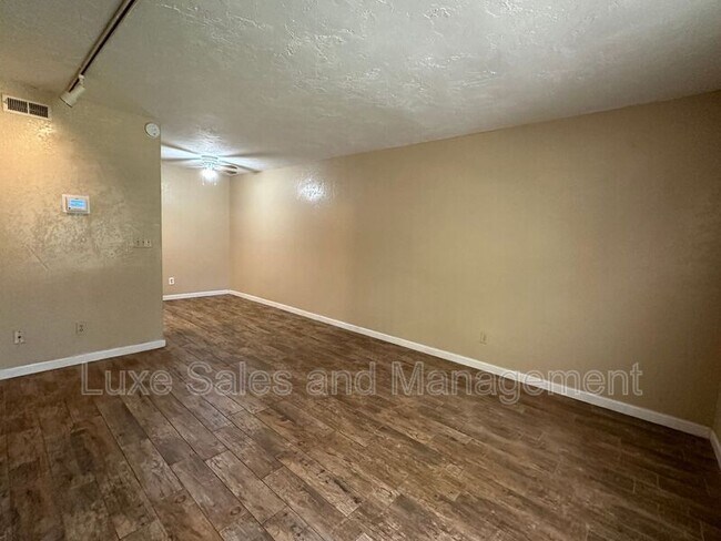 Foto del edificio - 11120 N Stratford Dr