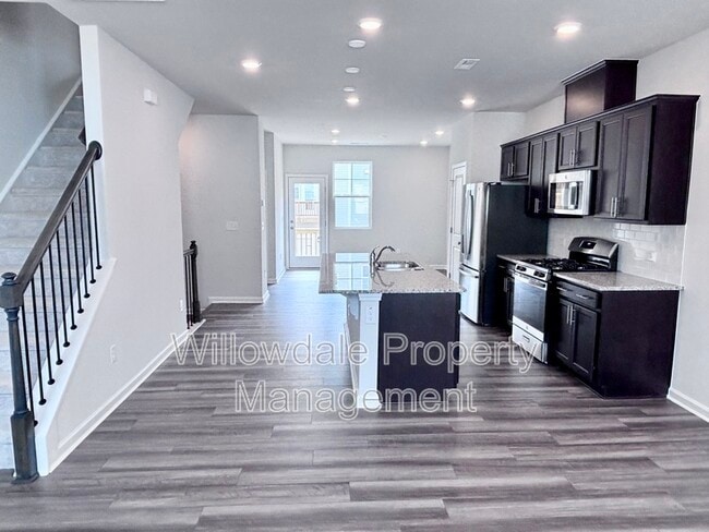 Foto del edificio - 4010 Silver Oak Ln