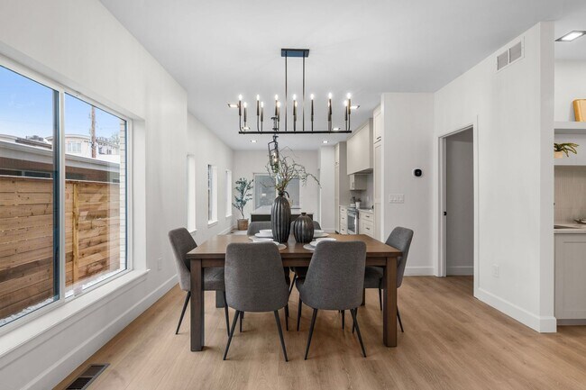 Foto del edificio - Luxury Cherry Creek Home Available Now! | ...
