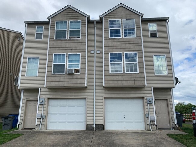 M5701-5703 - M5701-5703 Apartment