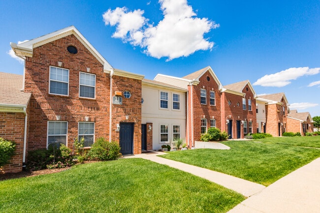 Building Photo - Maple Grove Villas