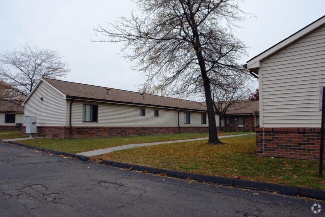 Building Photo - Silver Maple