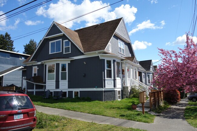 Photo - 222 17th Ave Apartments