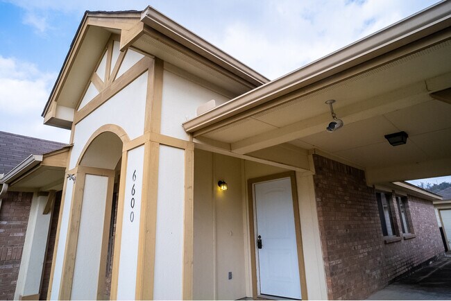 Building Photo - 6600 Bay City Bnd